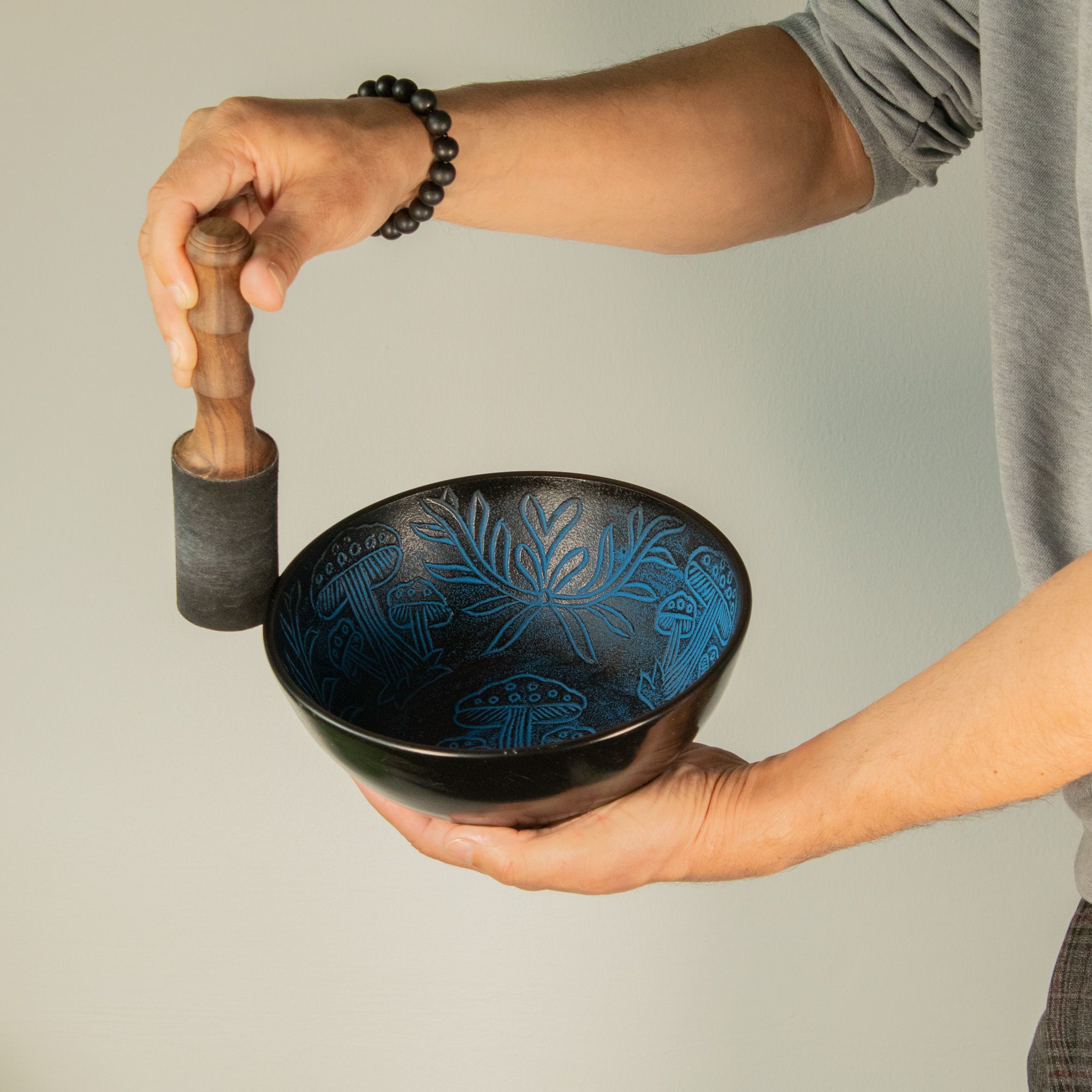Aluminum Singing Bowl - Magic Mushroom - Blue (20cm) - Image 6