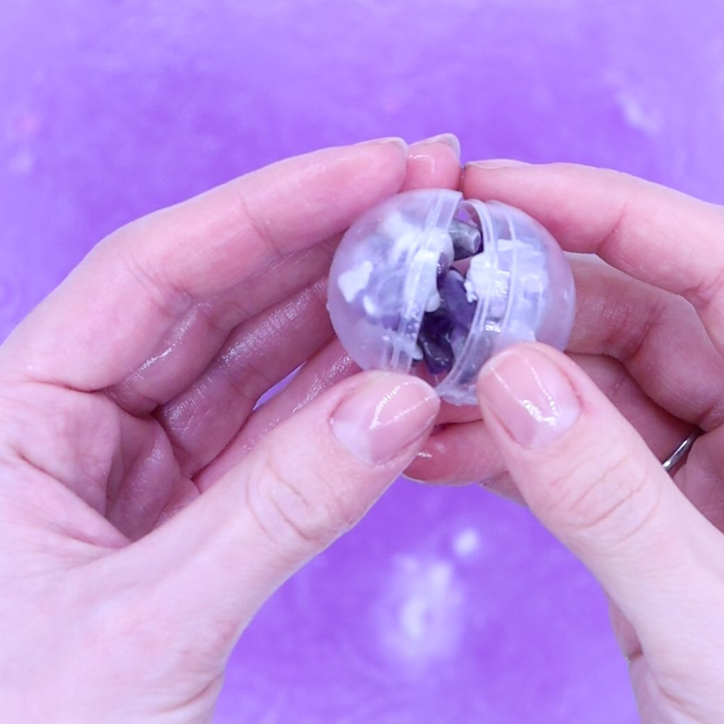 White Jasper Gem Bracelet Bath Bomb - Image 8